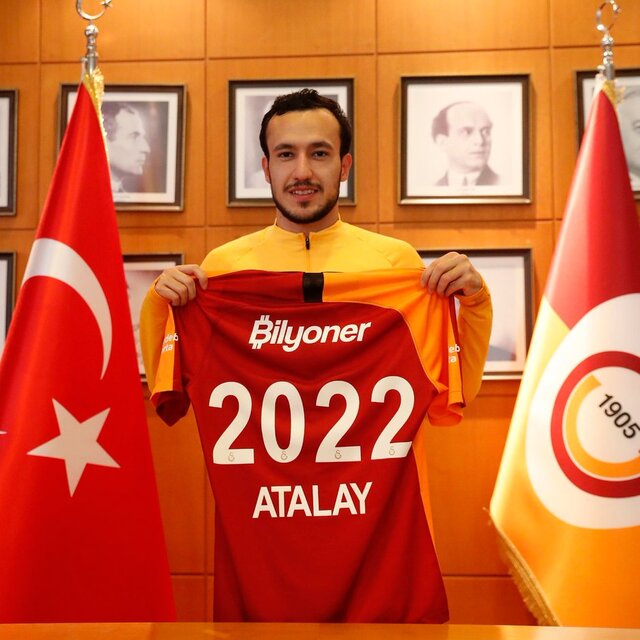 Sonunda imzayı attı!