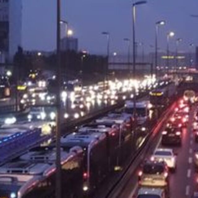 İstanbul'da trafik durma noktasına geldi
