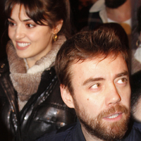 Sevgilisini yalnız bırakmadı