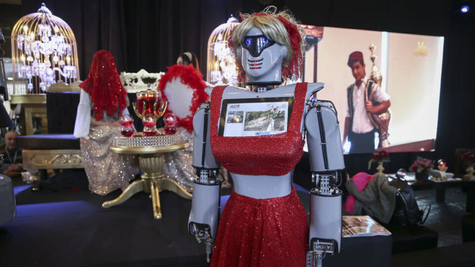 Evlilik fuarının gözdesi 'kınacı robotlar'