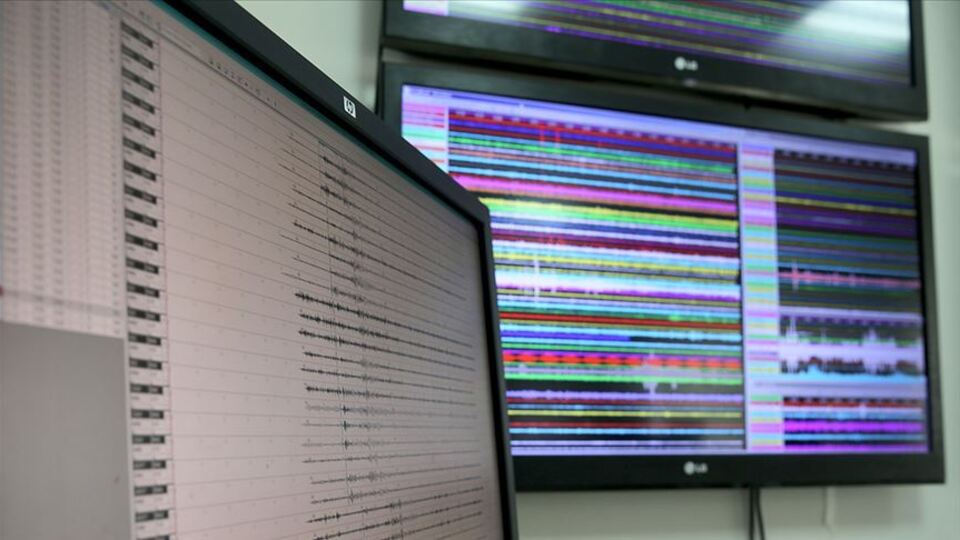 Endonezya'da 6,3 büyüklüğünde deprem