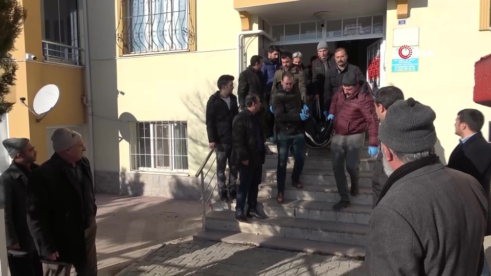 Üvey ağabeyini tüfekle öldürdü