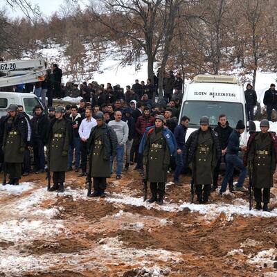 Şehit cenazesinde anlamlı fotoğraf