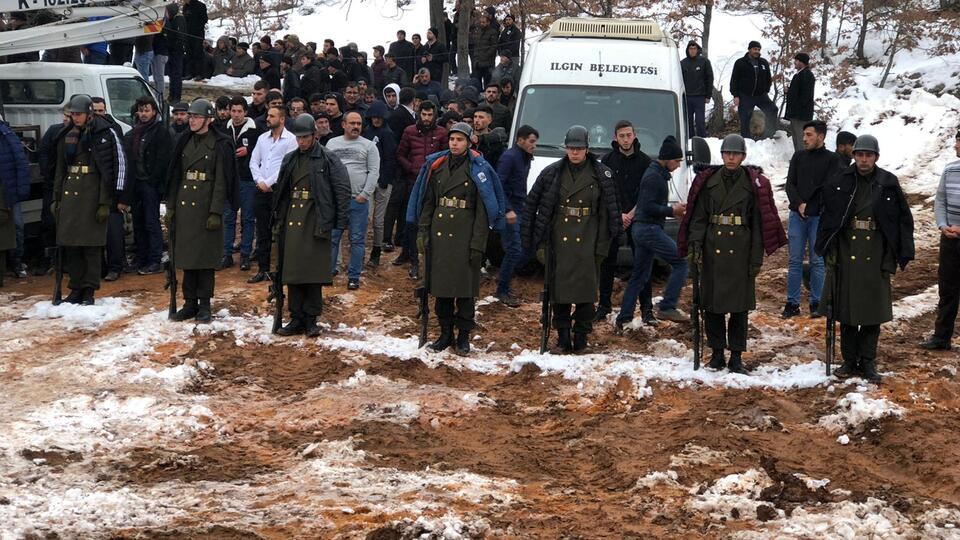 Şehit cenazesinde anlamlı fotoğraf