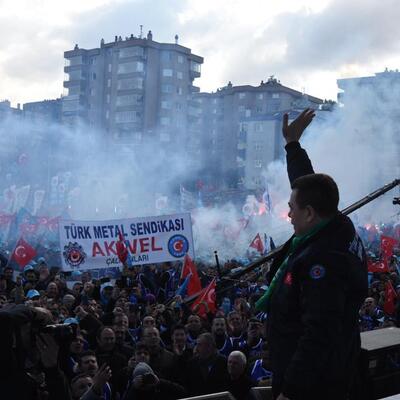 Asgari ücret resti: Masaya oturmayız