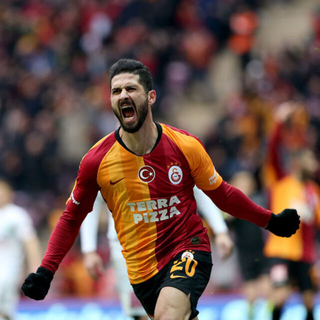 Emre Akbaba golle döndü!