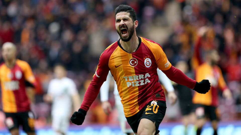 Emre Akbaba golle döndü!