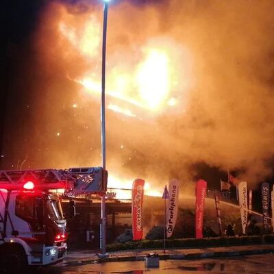 Kocaeli'de AVM yangını!