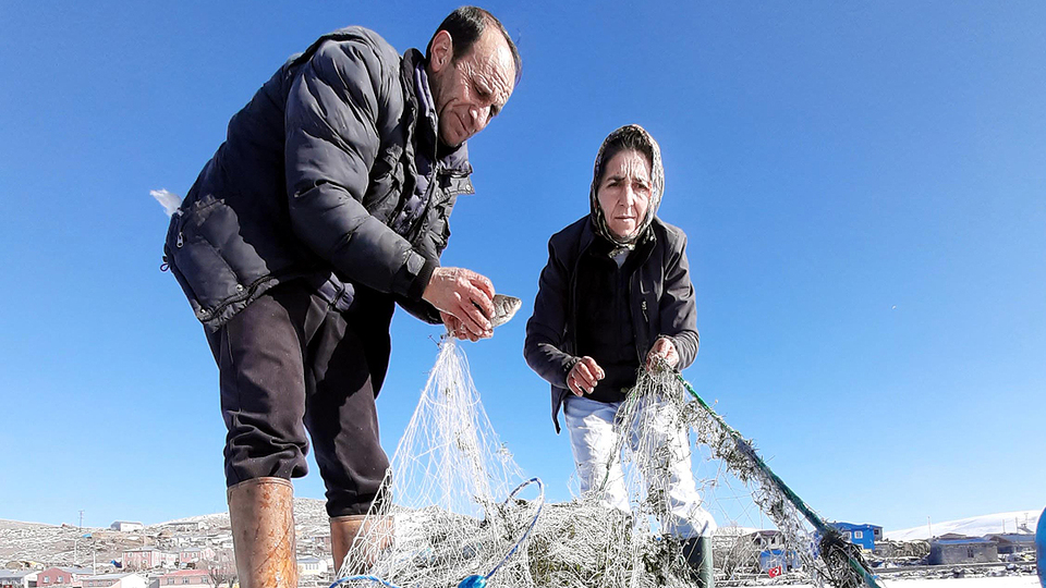 Çıldır Gölü'nün kadın balıkçısı