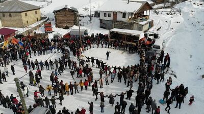 Yüzlerce kişi horona başladı