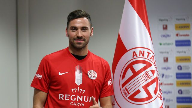 Sinan Gümüş imzaladı
