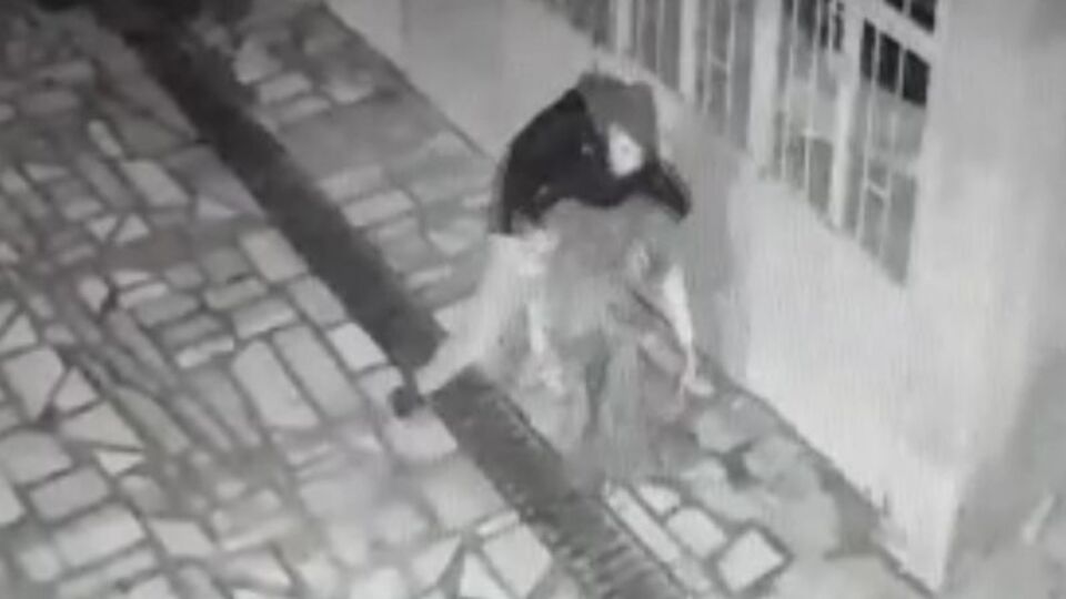 Evlat dehşeti! Defalarca bıçakladı...