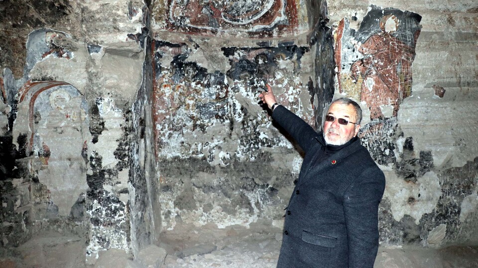 Kaya kiliseye defineciler dadandı!