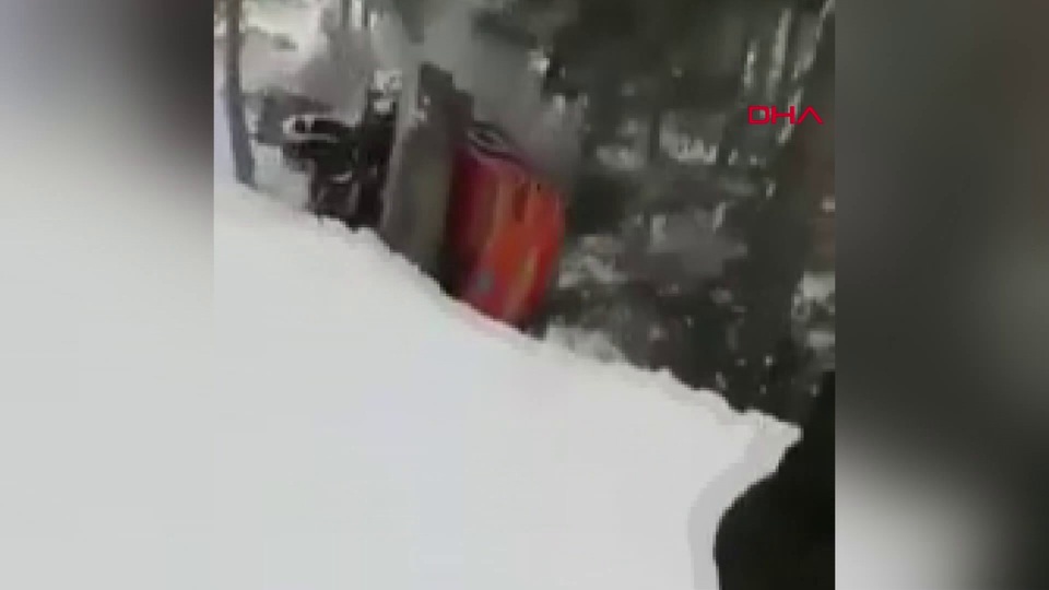 Uçurumdan çığ değil kepçe düştü!