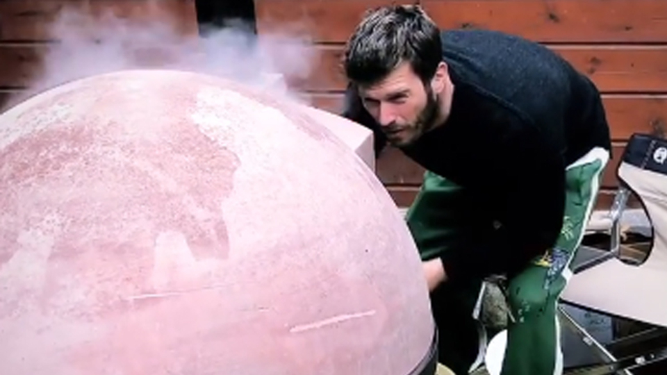 Kıvanç'ın mangal keyfi sosyal medyayı salladı