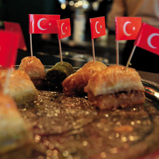 Davos'ta "Türk Evi"ne yoğun ilgi