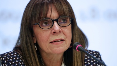 Komşuda ilk kadın cumhurbaşkanı!