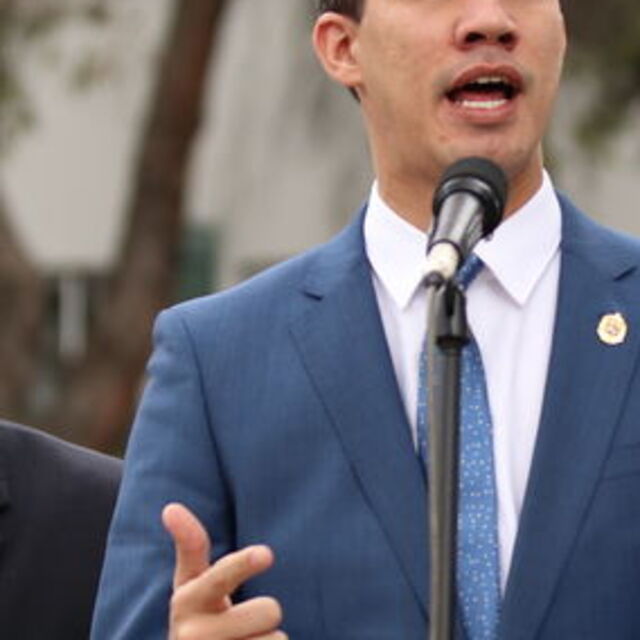 Guaido'nun ofisine şok baskın!