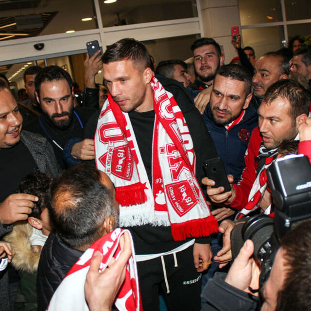 Podolski resmen açıklandı