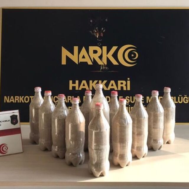 Şüpheli araçtan 10 kilo eroin çıktı