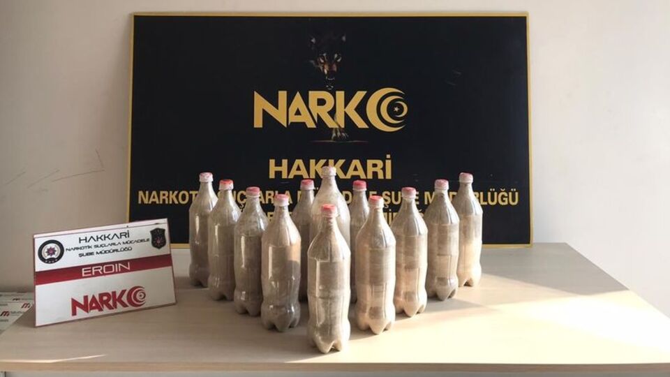 Şüpheli araçtan 10 kilo eroin çıktı