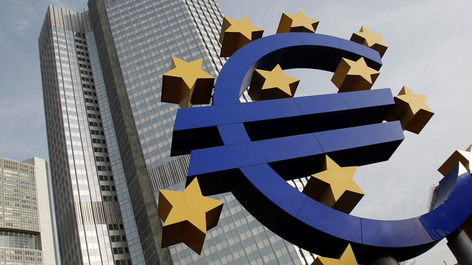 ECB politika faizini sıfırda tuttu