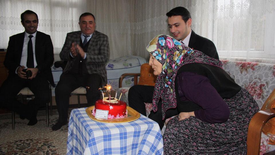 80 yıllık ömründe bir ilk!