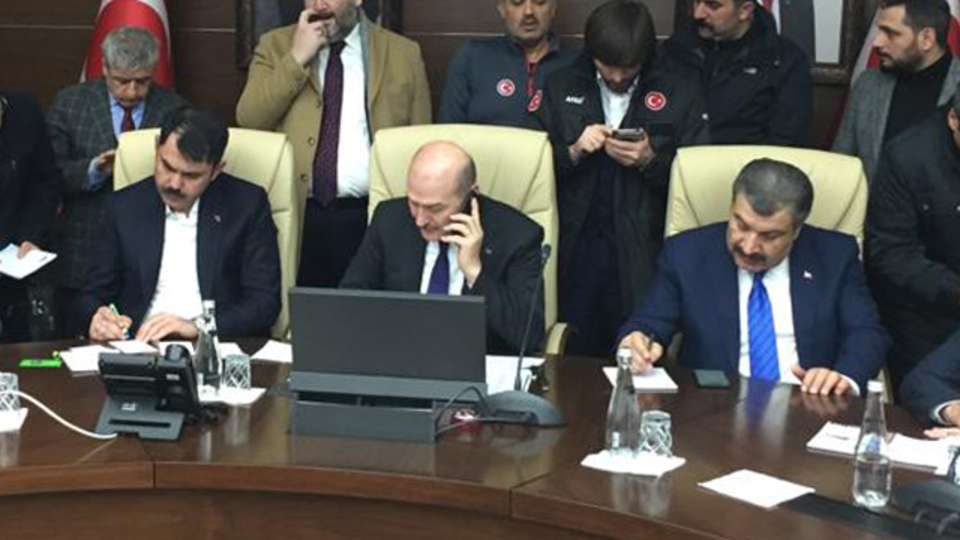 Üç bakandan ortak deprem açıklaması