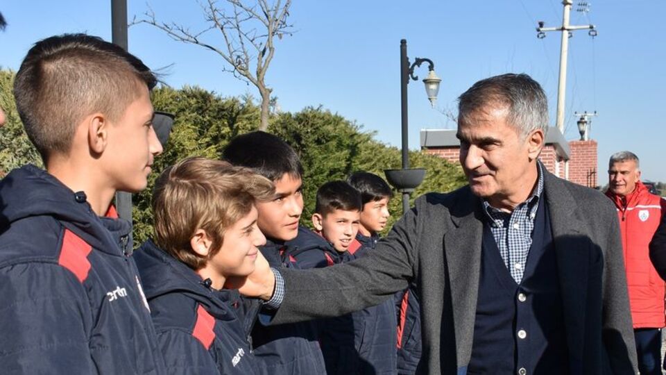 Güneş'ten genç futbolculara tavsiyeler