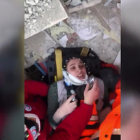 Enkazdan çıktı haykırdı: Çocuklarım merdivenlerin altında