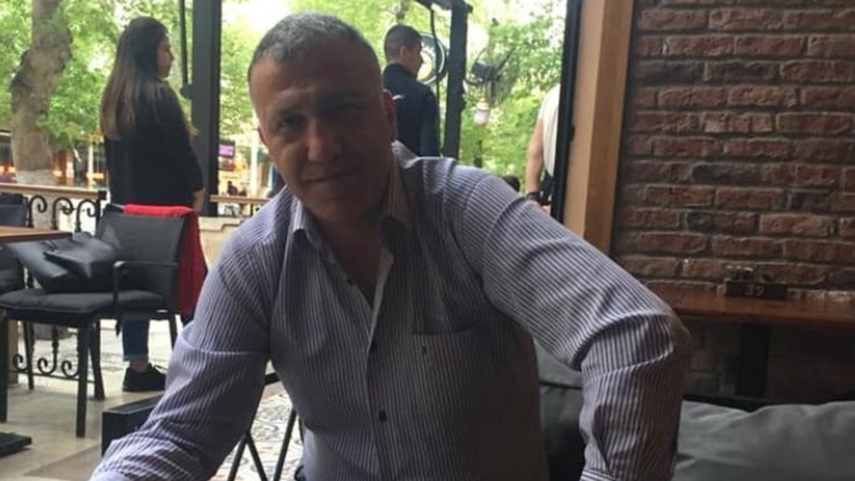 Depremde başına düşen sac parçasıyla öldü!