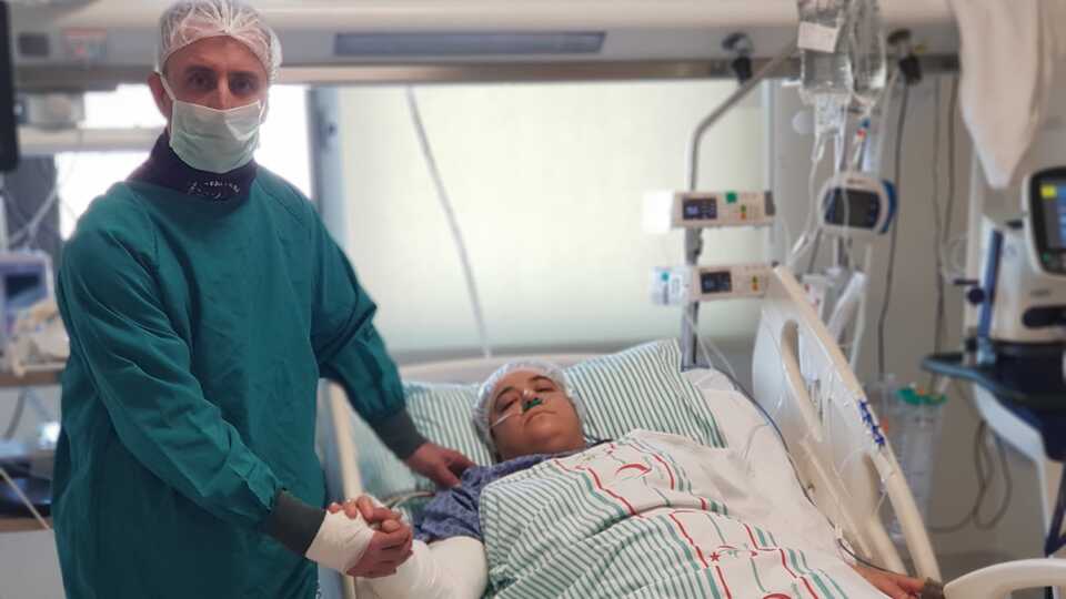 Azize'den itfaiye erine teşekkür!