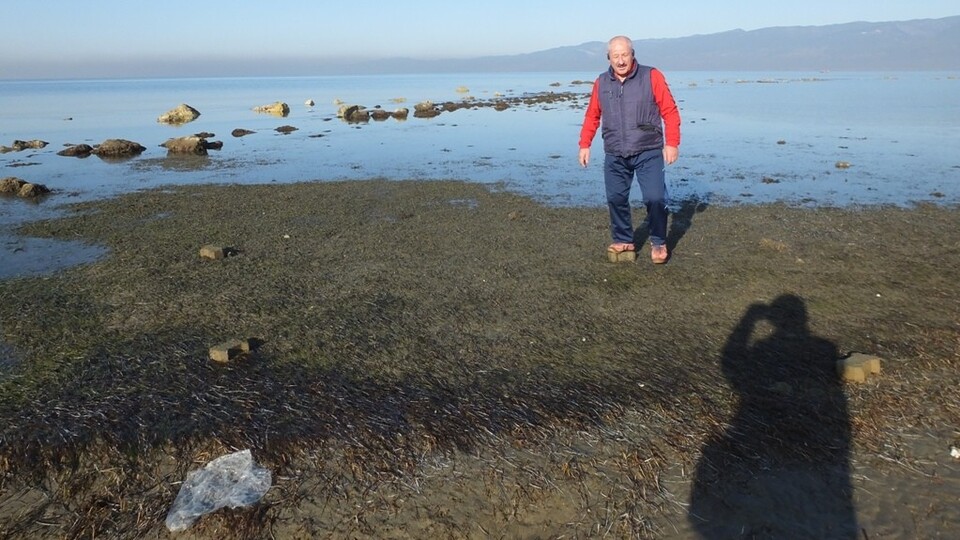 Deniz çekilince tarihi liman ortaya çıktı