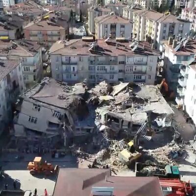 Kontrollü biçimde o apartman yıkıldı!