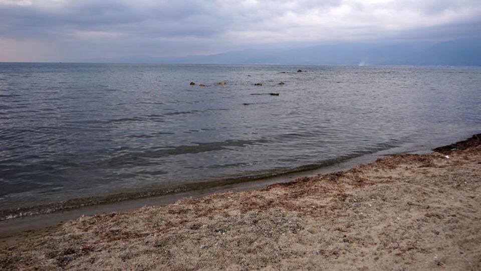 Balıkesir'de deniz suyu 2 metre çekildi