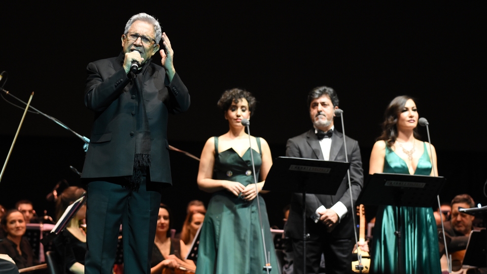 Konserden depremzedelere yardım