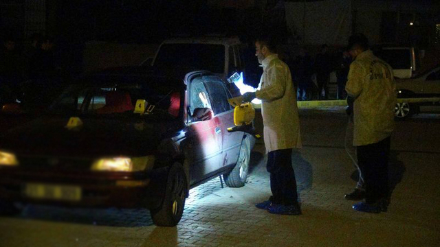 Bekçilere ateş eden sürücü, polis memuruna çarptı