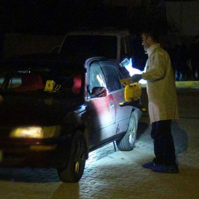 Bekçilere ateş eden sürücü, polis memuruna çarptı