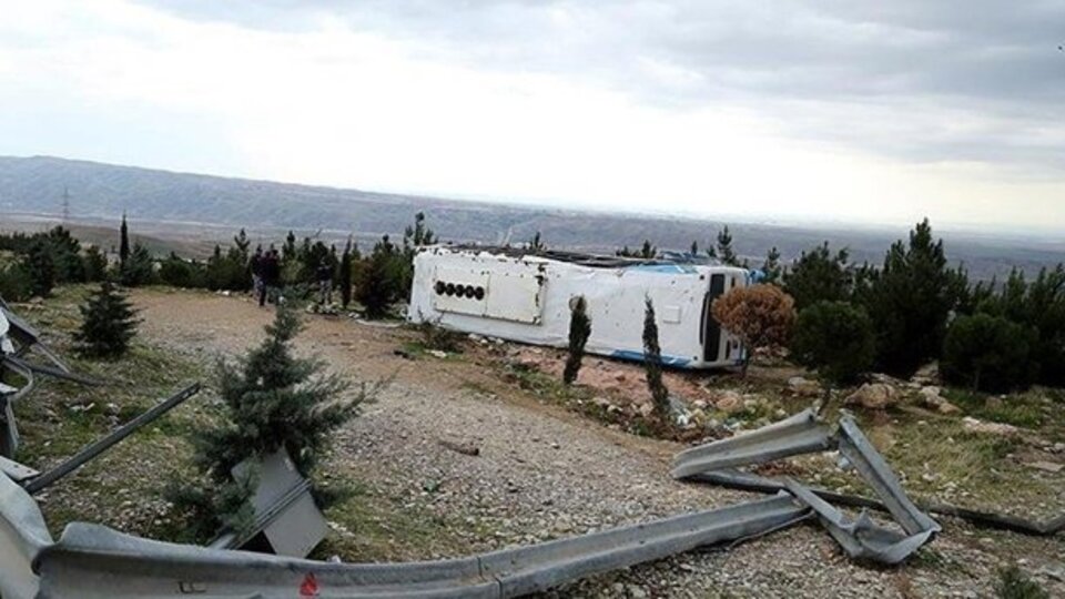 İran'da otobüs devrildi: 10 ölü, 18 yaralı