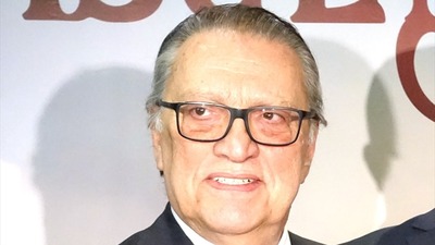 Mesut Yılmaz galaya katıldı