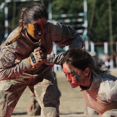 Onlar jandarma komando astsubay! Kadın komandolar!