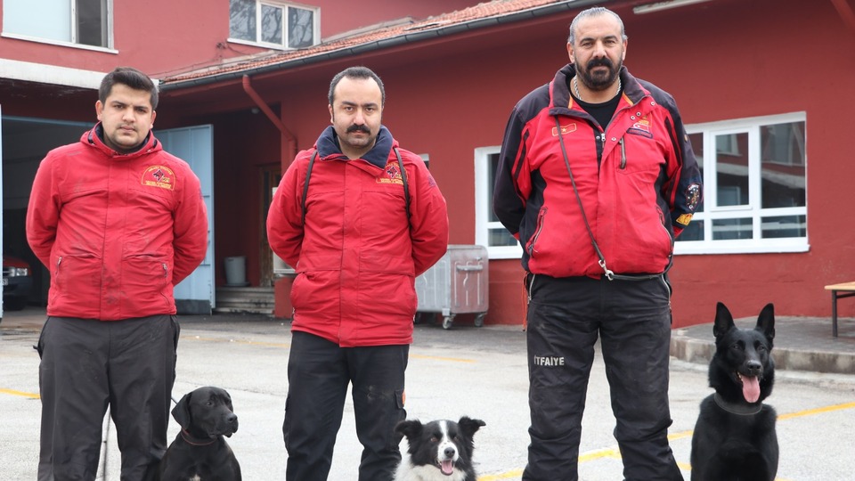 Sokakta bulunup depremde hayat kurtardılar