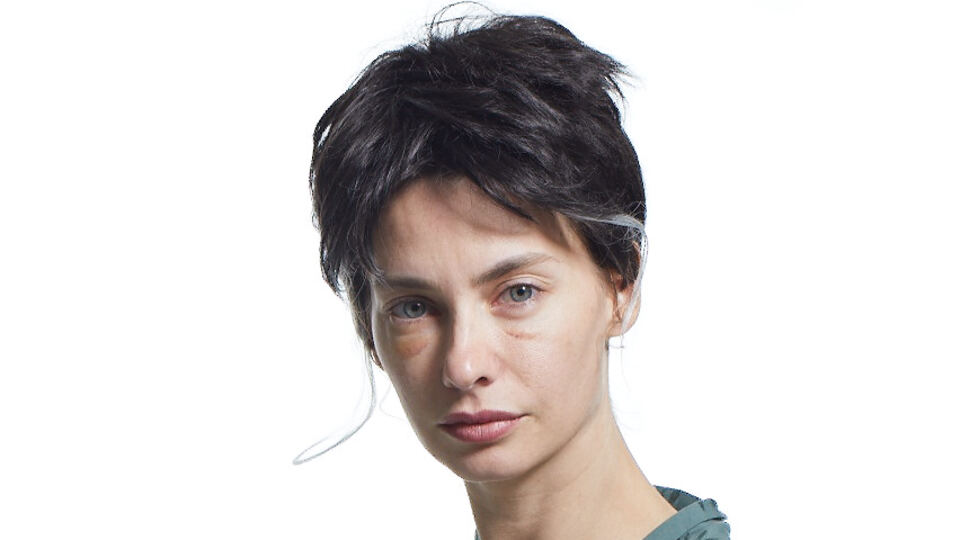 Non-Binary 'Asya' oldu