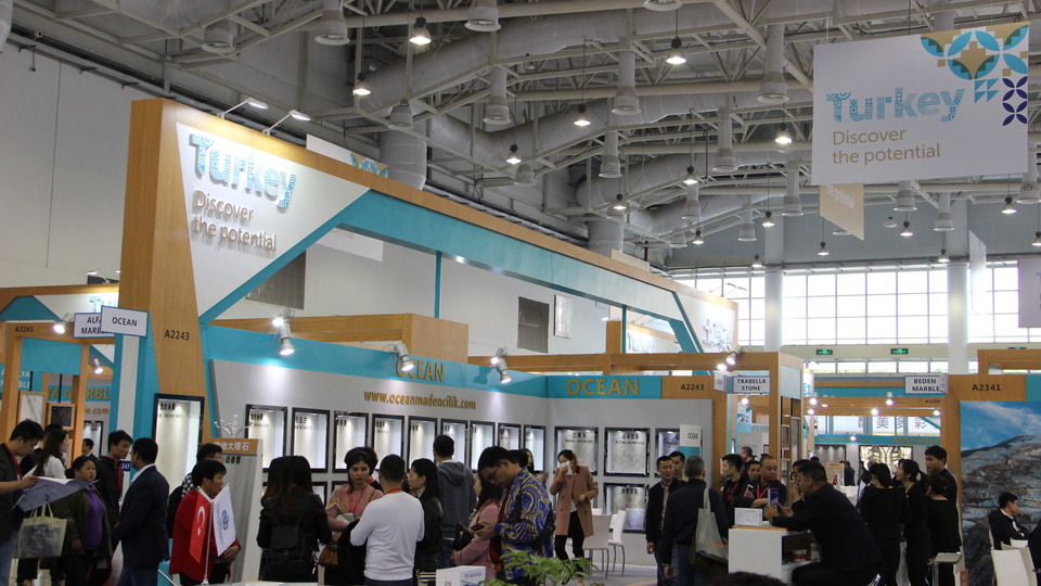 Koronavirüs Çin'deki doğaltaş fuarını erteletti