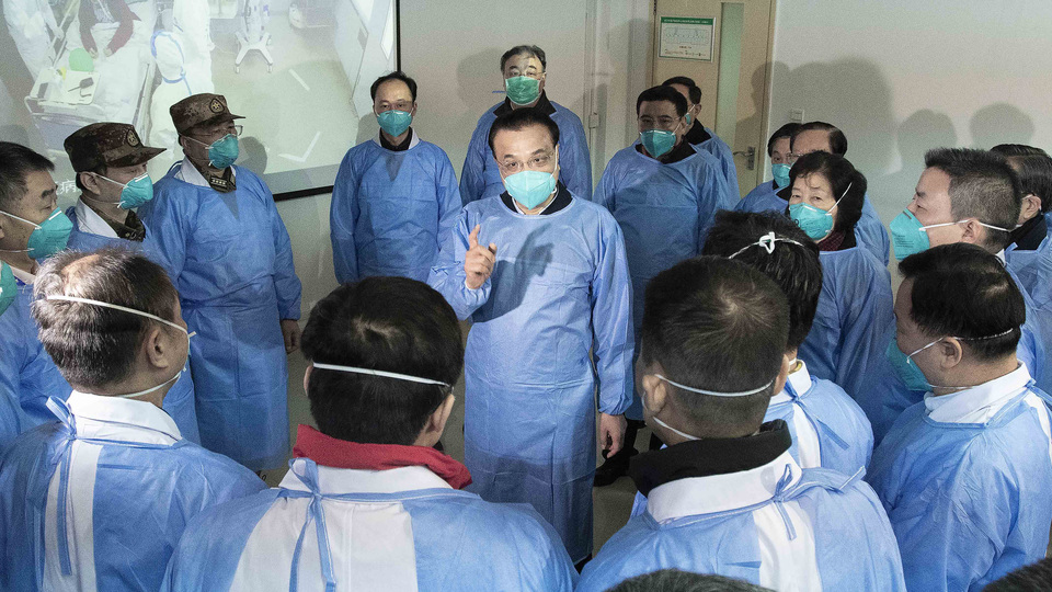 Koronavirüs yoğunluğundan doktorlar bez takıyor!