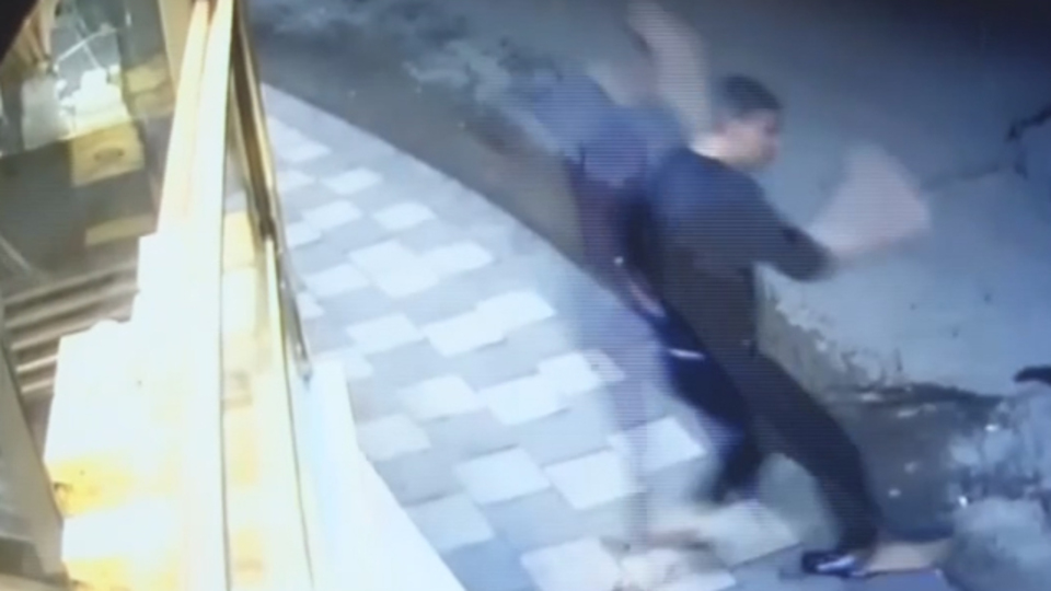 2 binanın depremde yıkılma anı kamerada