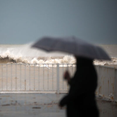 Kıyıda sağanak, içerde kar!