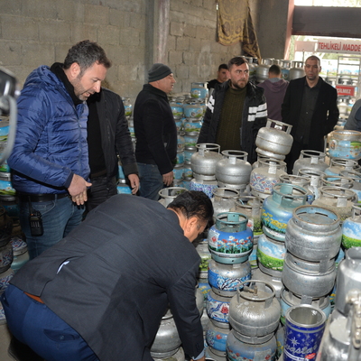 Sahte mutfak ve sanayi tüpü üretmişler!