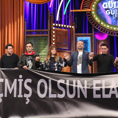Güldür Güldür Show ekibi depremzedeler için sahneye çıktı