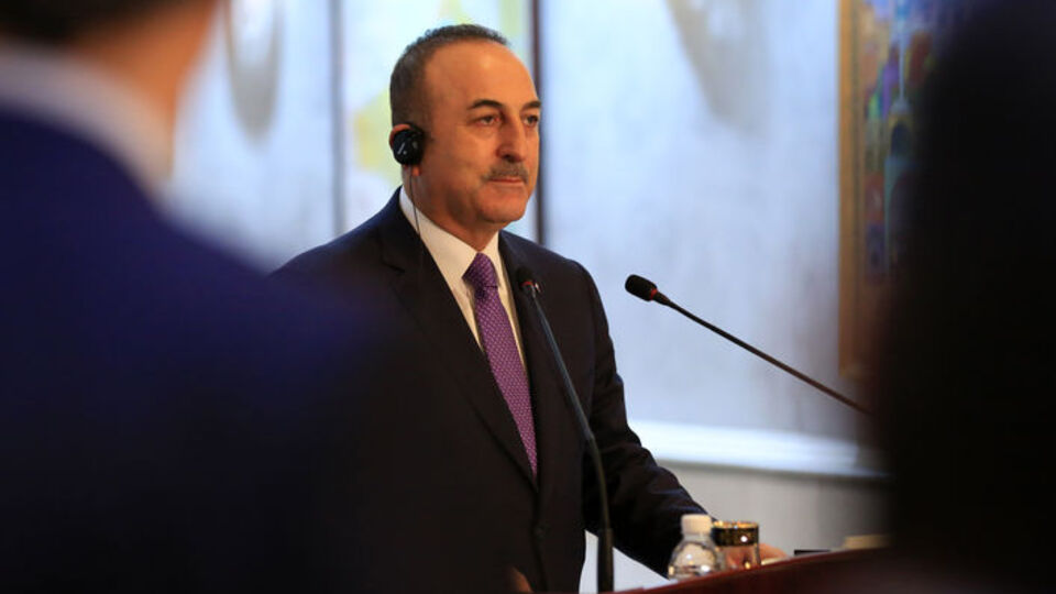 AP'de Türk bayrağını yırtan Yunan vekile sert tepki